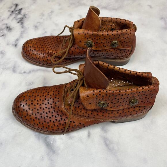 Patricia Nash Sabrina Cognac Perforated Leather Lace Up Ankle Booties Sz 7.5 - Picture 5 of 11